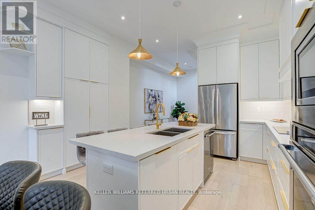 16a Maple Avenue N, Mississauga, Ontario  L5H 2S1 - Photo 6 - W13458010