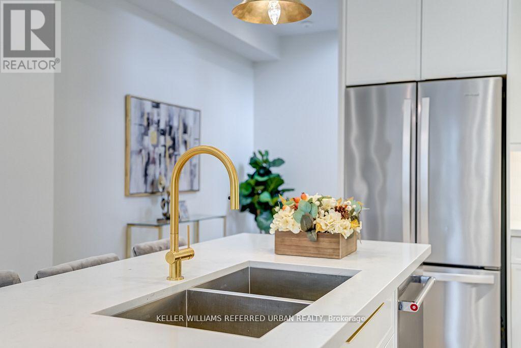 16a Maple Avenue N, Mississauga, Ontario  L5H 2S1 - Photo 7 - W13458010