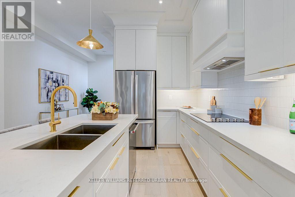 16a Maple Avenue N, Mississauga, Ontario  L5H 2S1 - Photo 8 - W13458010