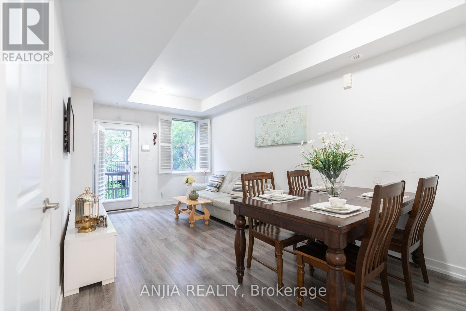 33 - 869 Wilson Avenue, Toronto, Ontario M3K 0A4 - Photo 1 - W13458064