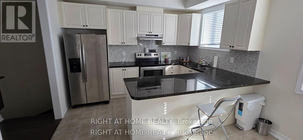 27 Shiff Crescent, Brampton, Ontario  L6Z 0B4 - Photo 5 - W13458068