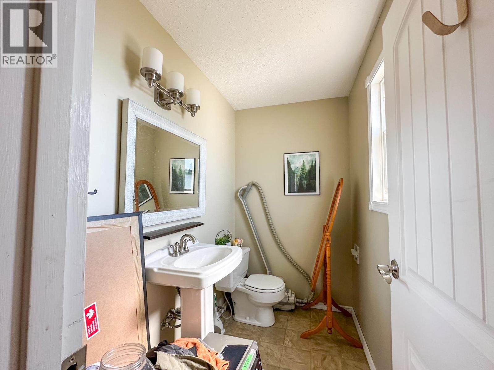 19 Ingenika Drive, Mackenzie, British Columbia  V0J 2C0 - Photo 13 - R3137167
