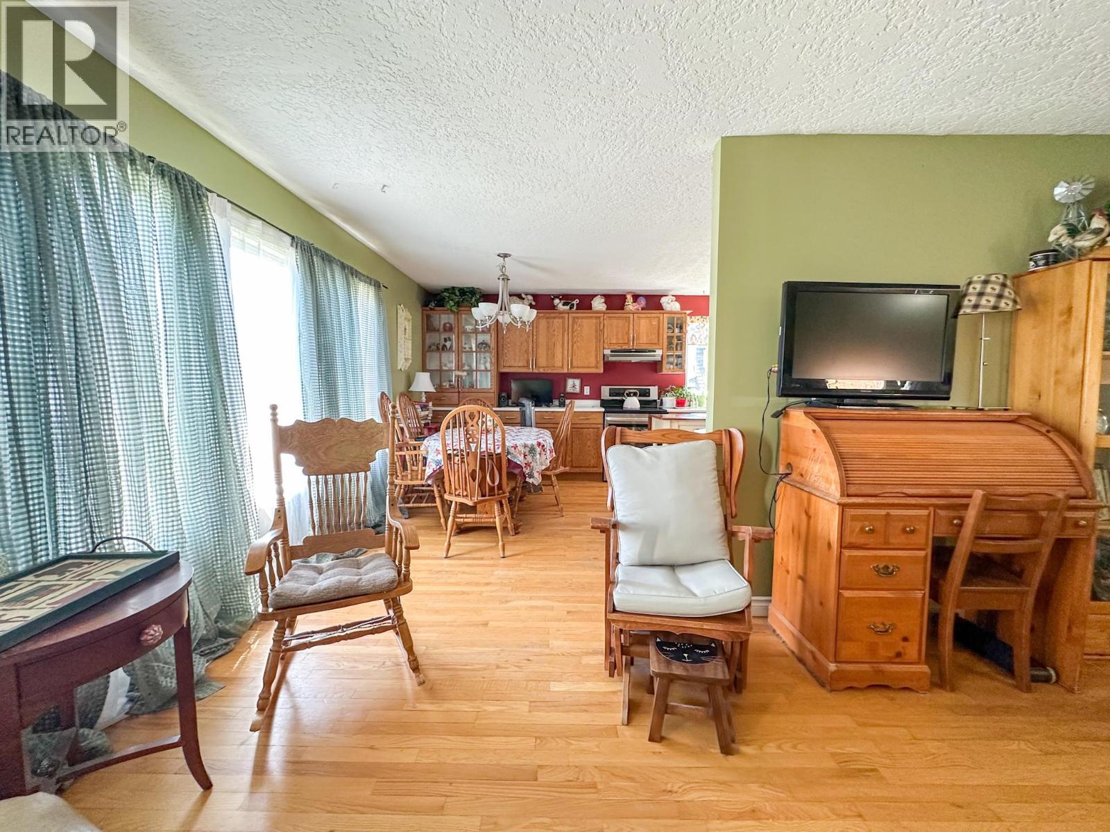 19 Ingenika Drive, Mackenzie, British Columbia  V0J 2C0 - Photo 3 - R3137167
