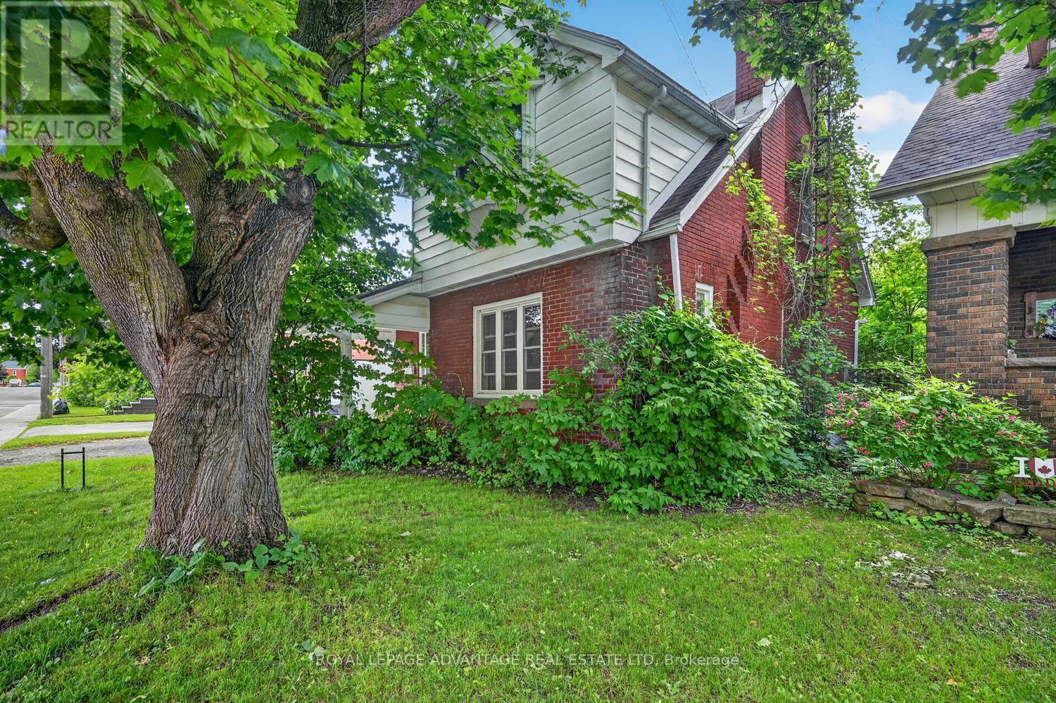 21 Gladstone Avenue, Smiths Falls, Ontario  K7A 1R5 - Photo 3 - X12996488