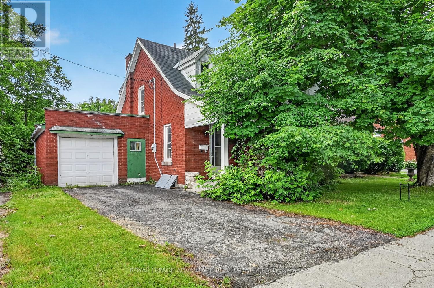 21 Gladstone Avenue, Smiths Falls, Ontario  K7A 1R5 - Photo 4 - X12996488