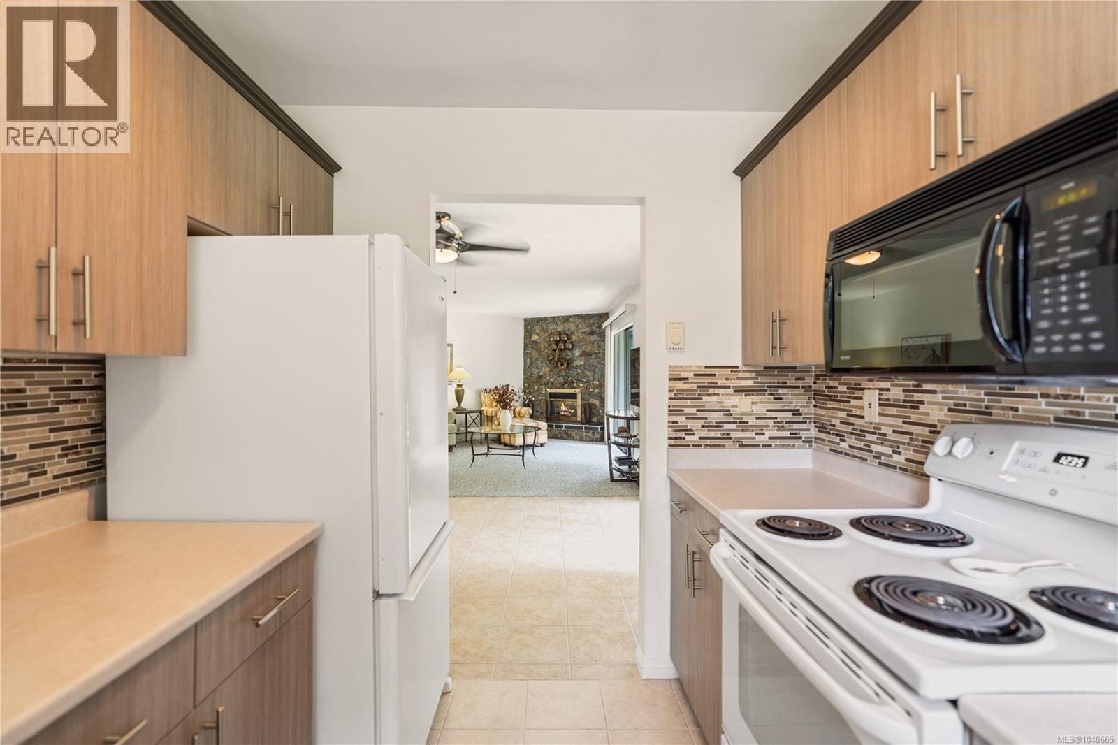 12 4041 Saanich Rd, Saanich, British Columbia  V8X 1Z2 - Photo 15 - 1040665