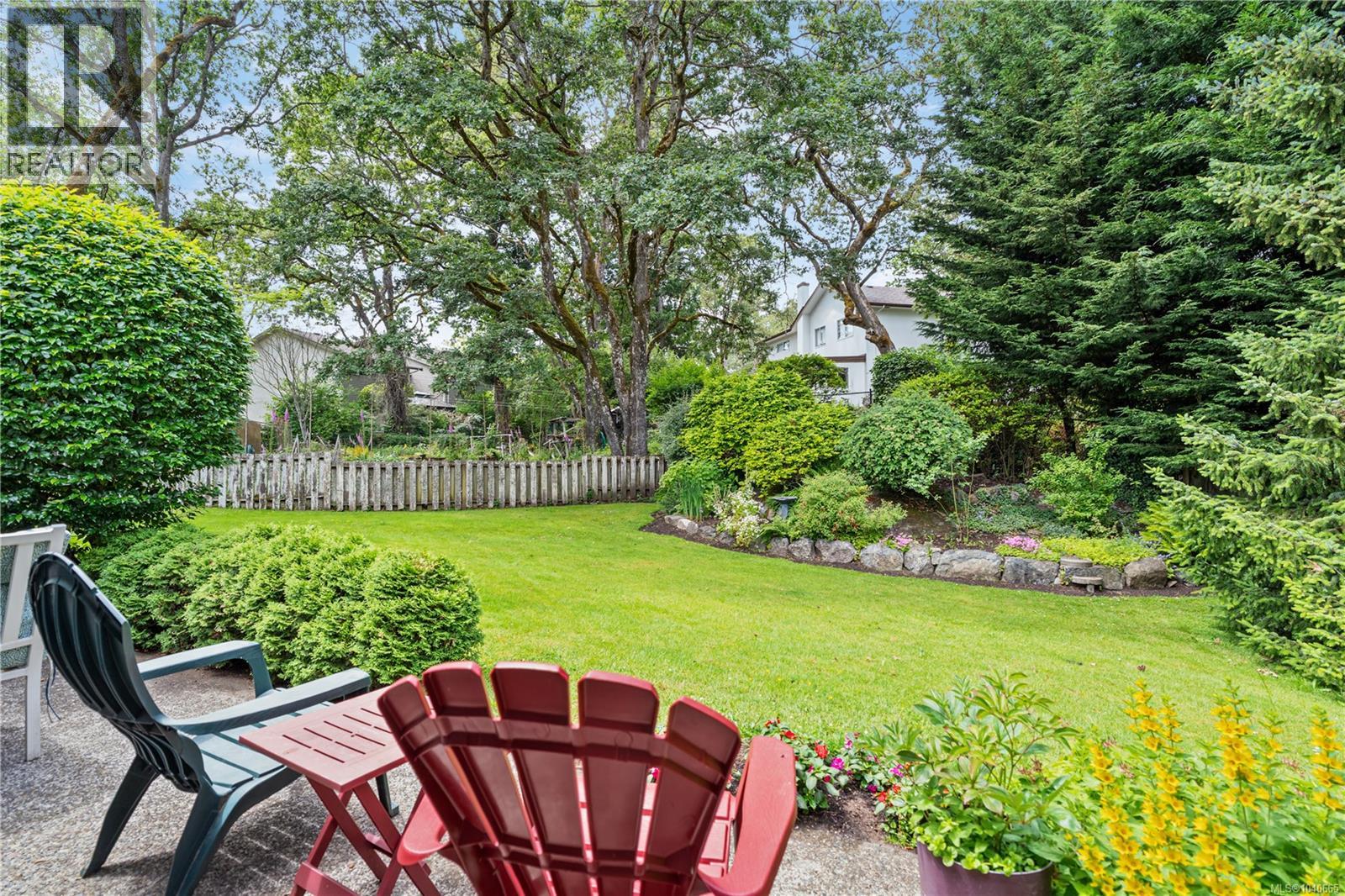 12 4041 Saanich Rd, Saanich, British Columbia  V8X 1Z2 - Photo 24 - 1040665