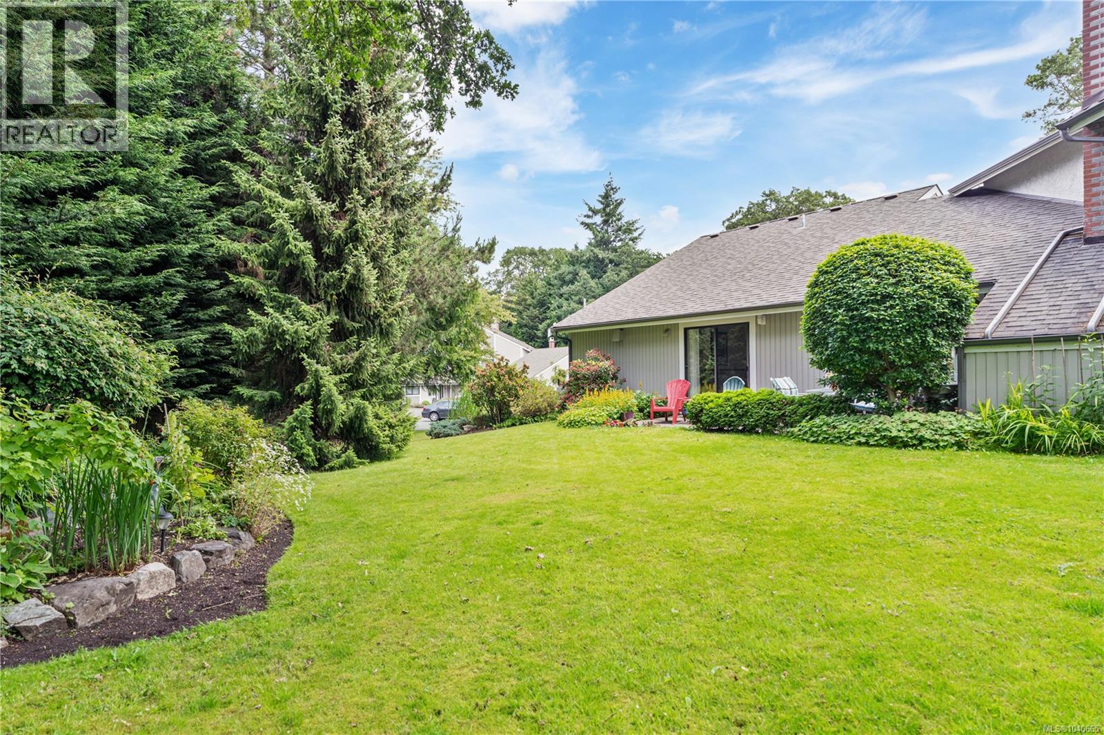 12 4041 Saanich Rd, Saanich, British Columbia  V8X 1Z2 - Photo 28 - 1040665