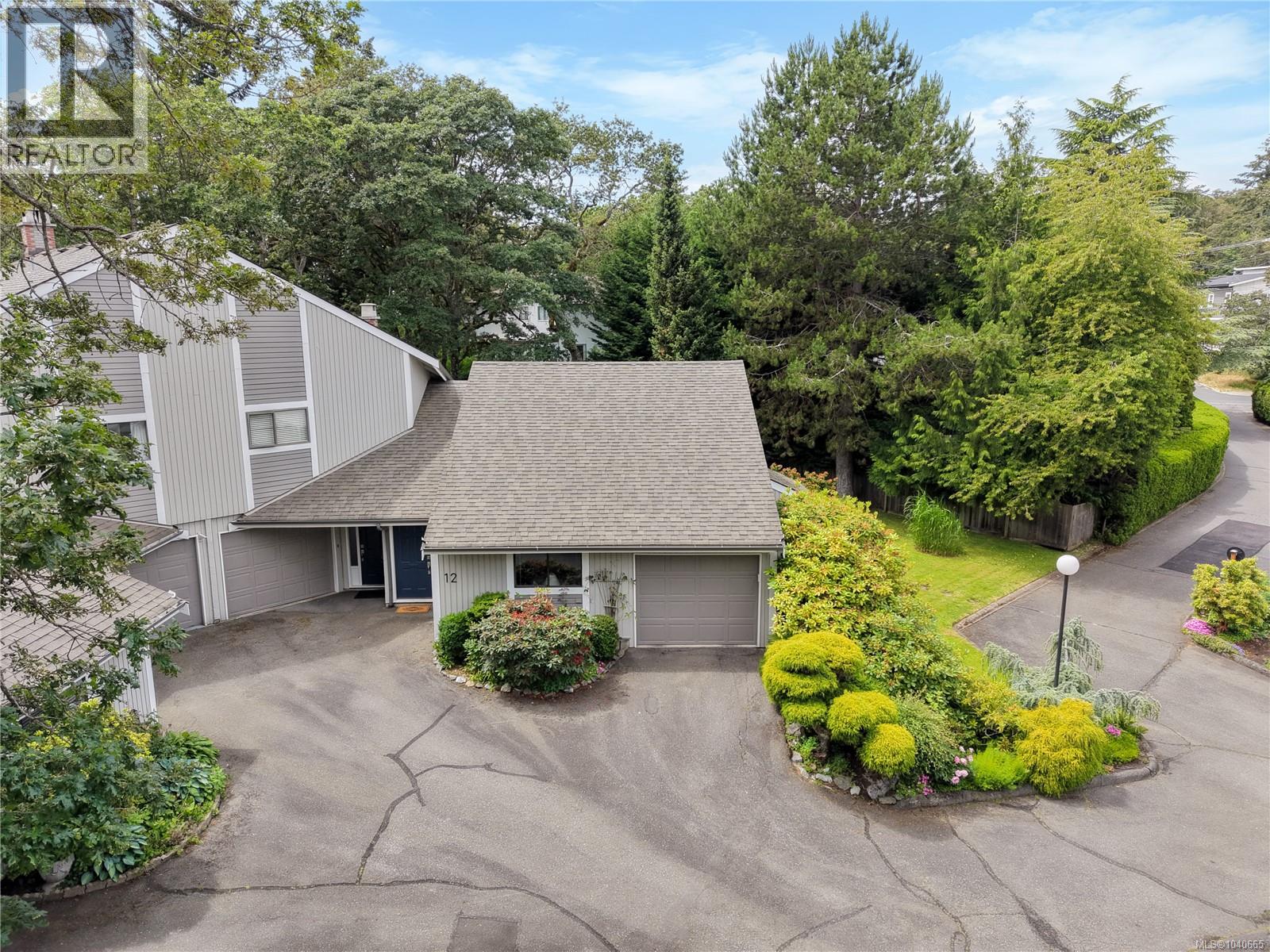 12 4041 Saanich Rd, Saanich, British Columbia  V8X 1Z2 - Photo 3 - 1040665