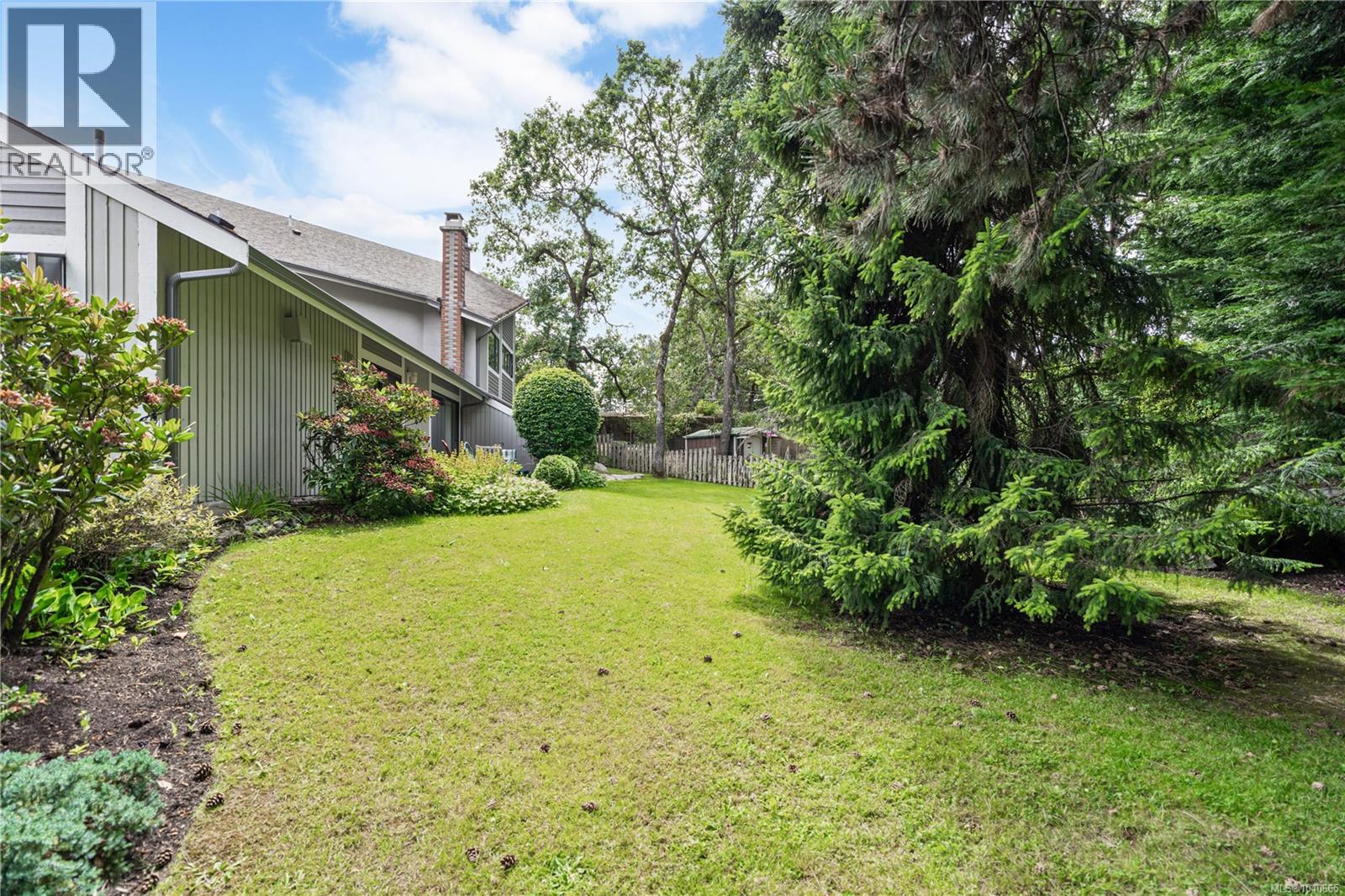 12 4041 Saanich Rd, Saanich, British Columbia  V8X 1Z2 - Photo 30 - 1040665