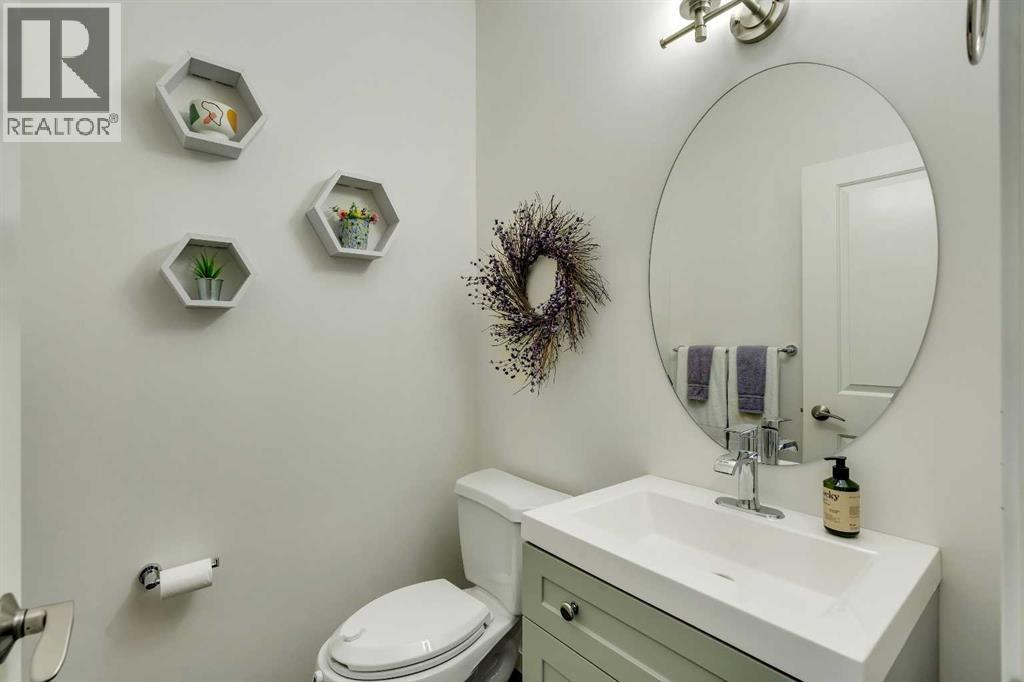 58 Valley Pointe Bay NW, Calgary, Alberta  T3B 6B6 - Photo 17 - A2321587
