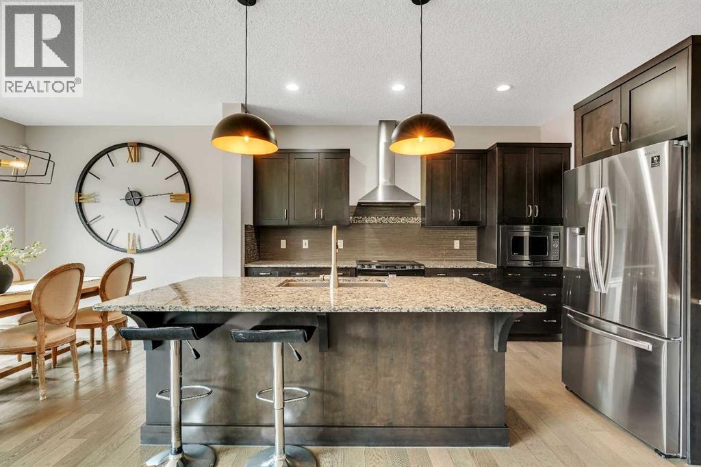 58 Valley Pointe Bay NW, Calgary, Alberta  T3B 6B6 - Photo 8 - A2321587