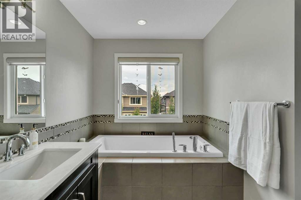58 Valley Pointe Bay NW, Calgary, Alberta  T3B 6B6 - Photo 24 - A2321587
