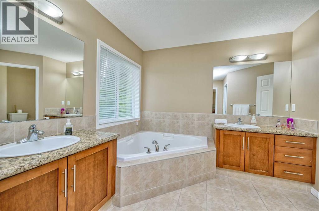 141 Royal Ridge Mount Nw, Calgary, Alberta  T3G 5Z2 - Photo 24 - A2322054