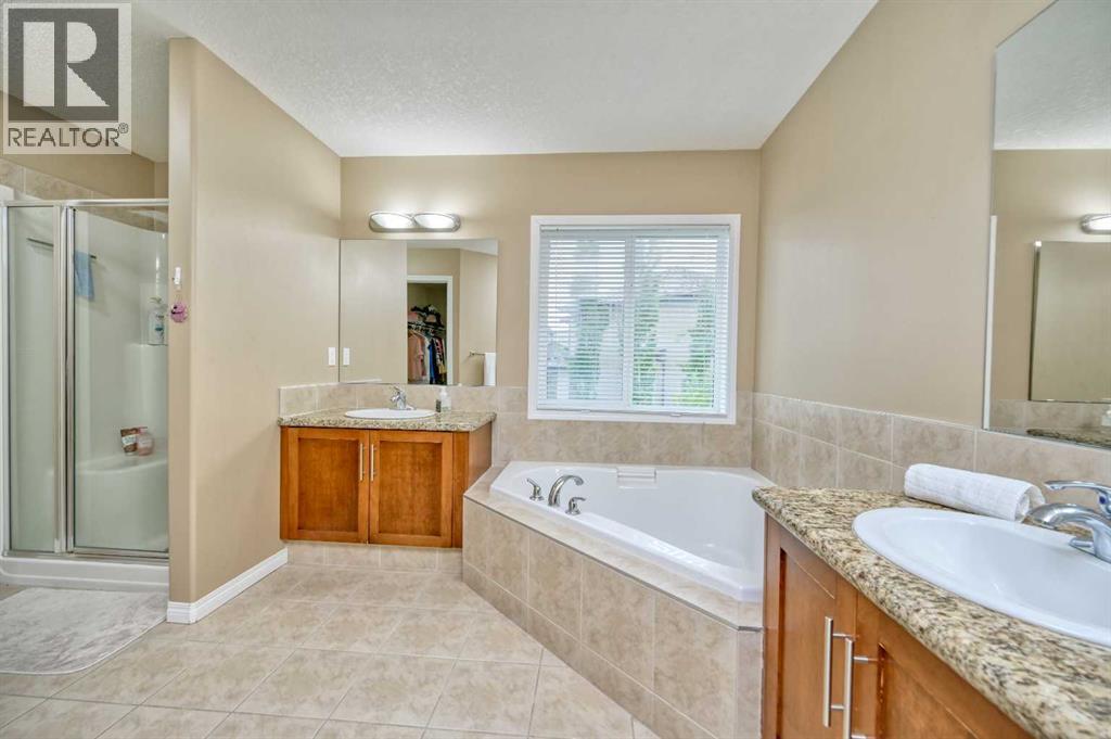 141 Royal Ridge Mount Nw, Calgary, Alberta  T3G 5Z2 - Photo 25 - A2322054
