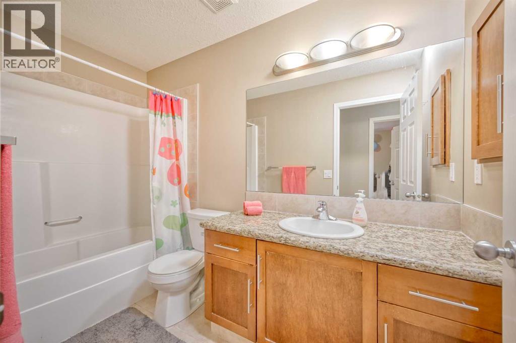 141 Royal Ridge Mount Nw, Calgary, Alberta  T3G 5Z2 - Photo 35 - A2322054