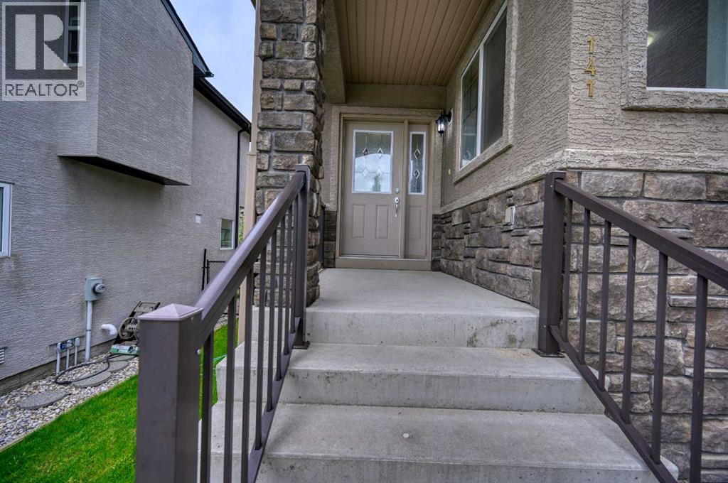 141 Royal Ridge Mount Nw, Calgary, Alberta  T3G 5Z2 - Photo 4 - A2322054