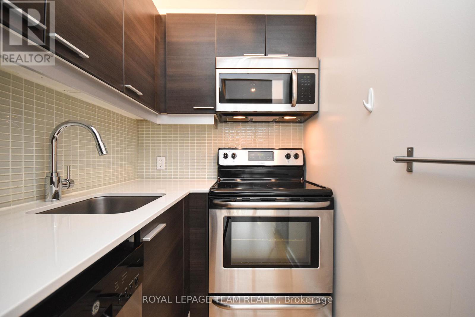 726 - 349 Mcleod Street, Ottawa, Ontario K2P 0S1 - Photo 14 - X13458242