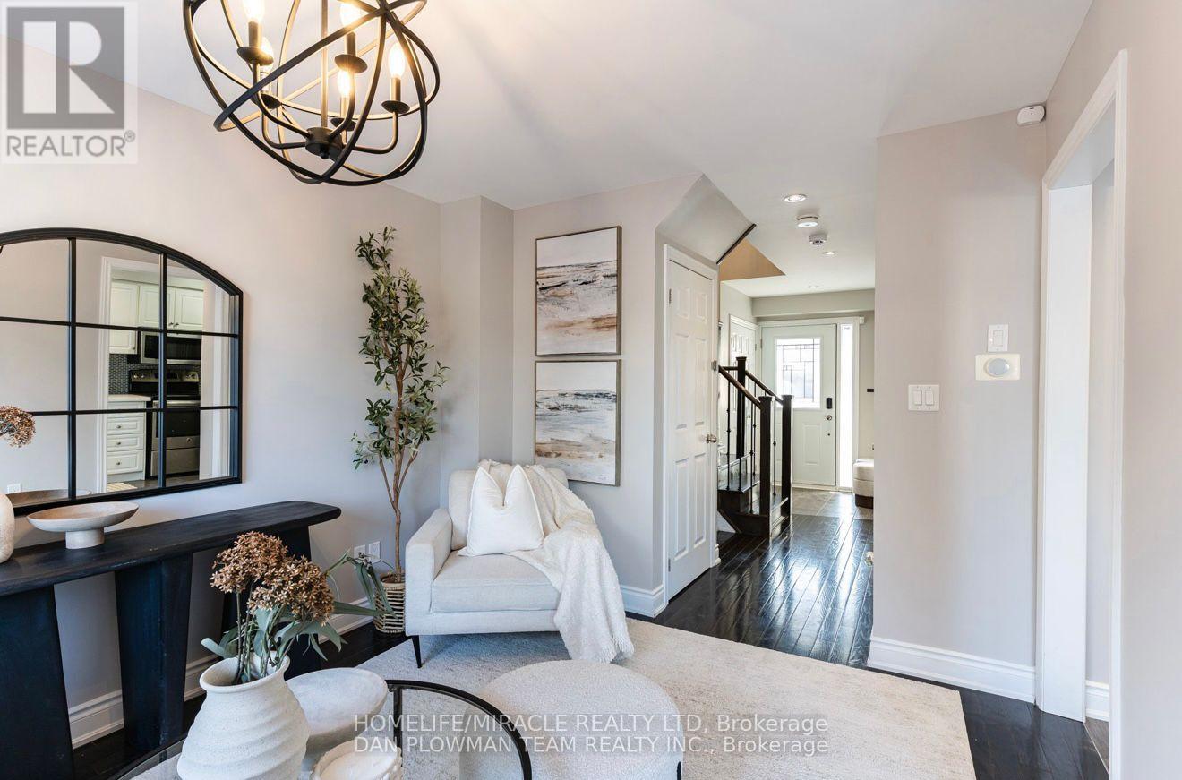 3 Teddington Crescent, Whitby, Ontario  L1R 1S4 - Photo 3 - E13458124