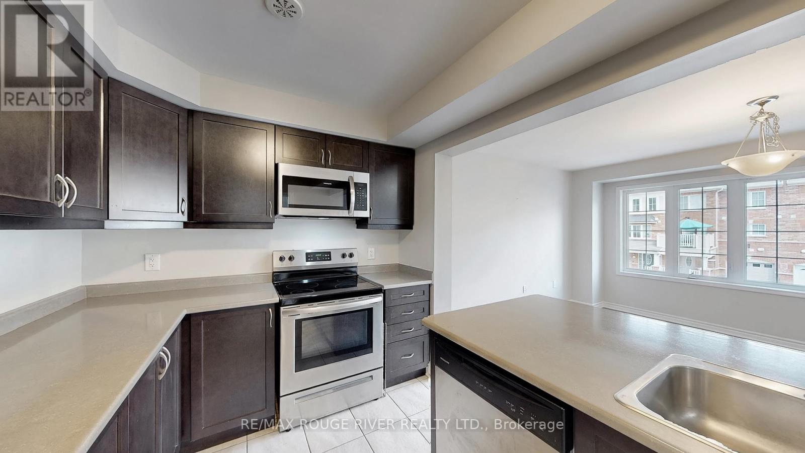 1061 Clipper Lane, Pickering, Ontario L1X 0E9 - Photo 13 - E13458152