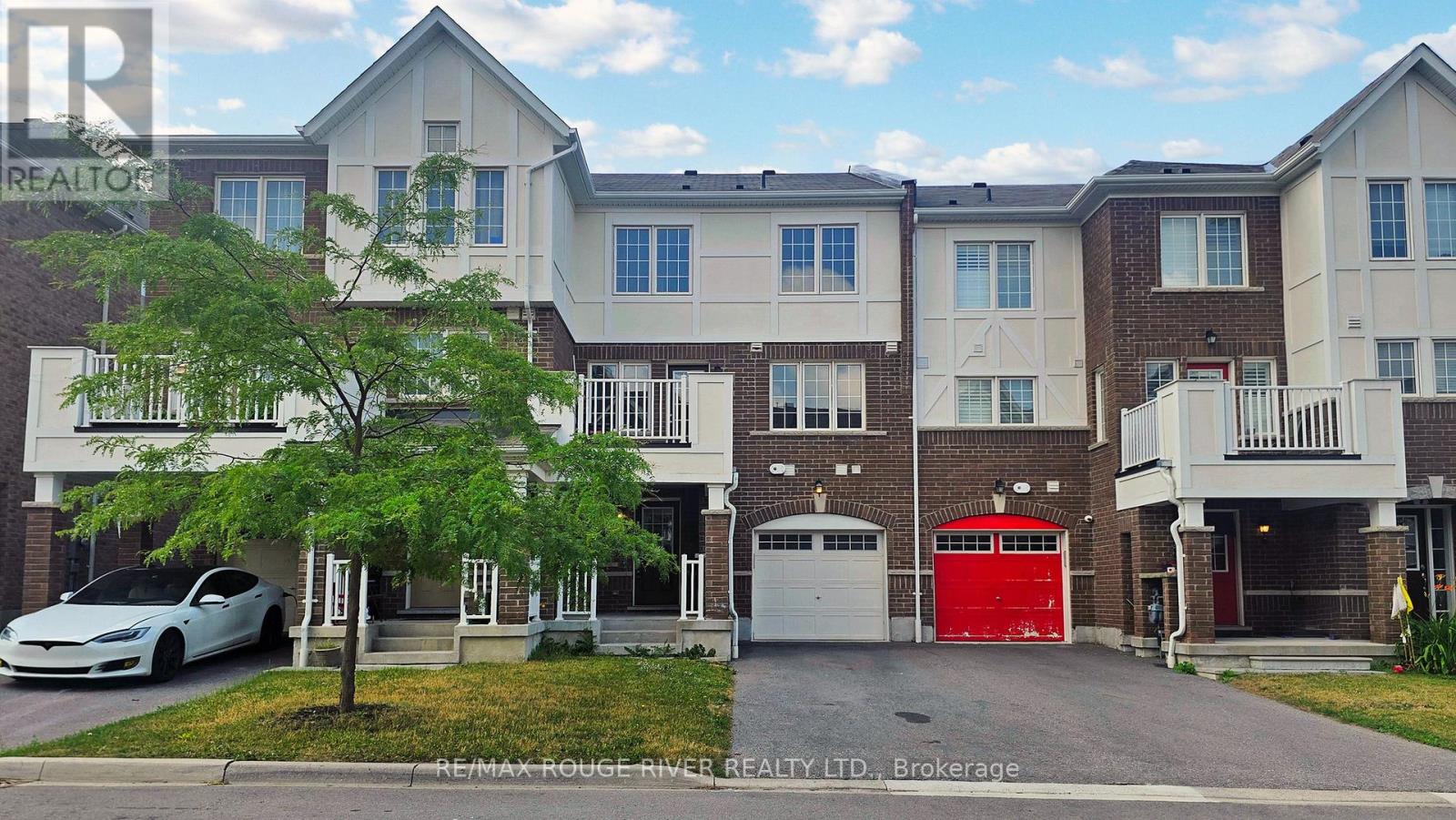 1061 Clipper Lane, Pickering, Ontario L1X 0E9 - Photo 2 - E13458152