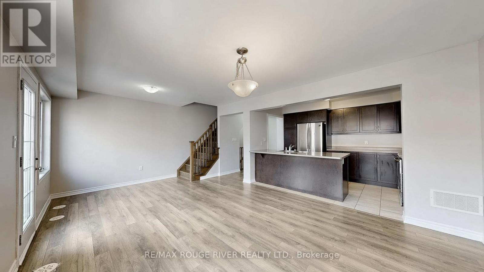1061 Clipper Lane, Pickering, Ontario L1X 0E9 - Photo 5 - E13458152