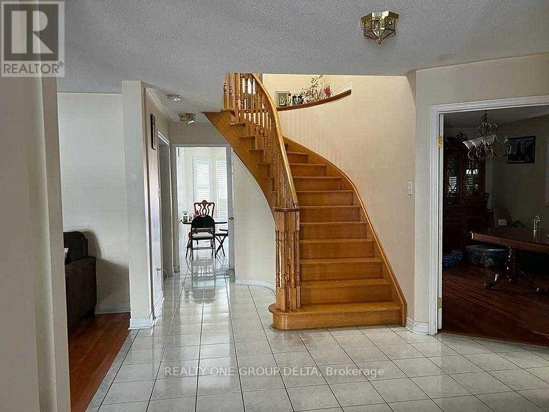 Upper - 24 Arborview Crescent, Toronto, Ontario  M9W 7B3 - Photo 2 - W13429258