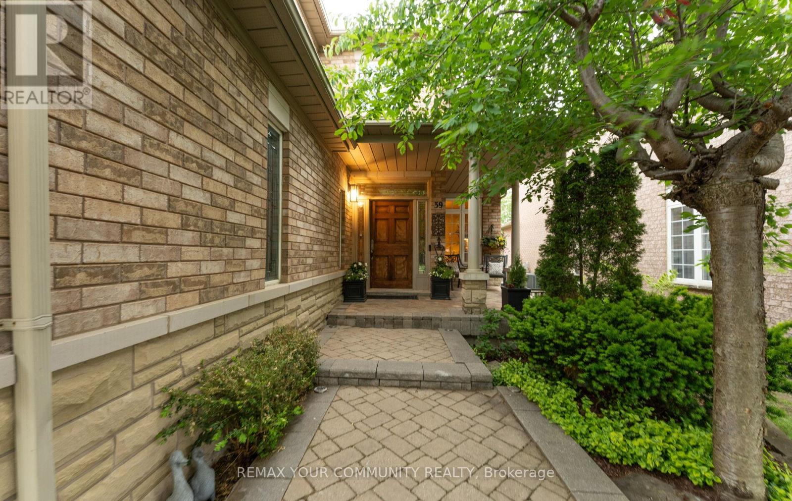 39 Raintree Crescent, Richmond Hill, Ontario L4E 3T6 - Photo 2 - N13458144