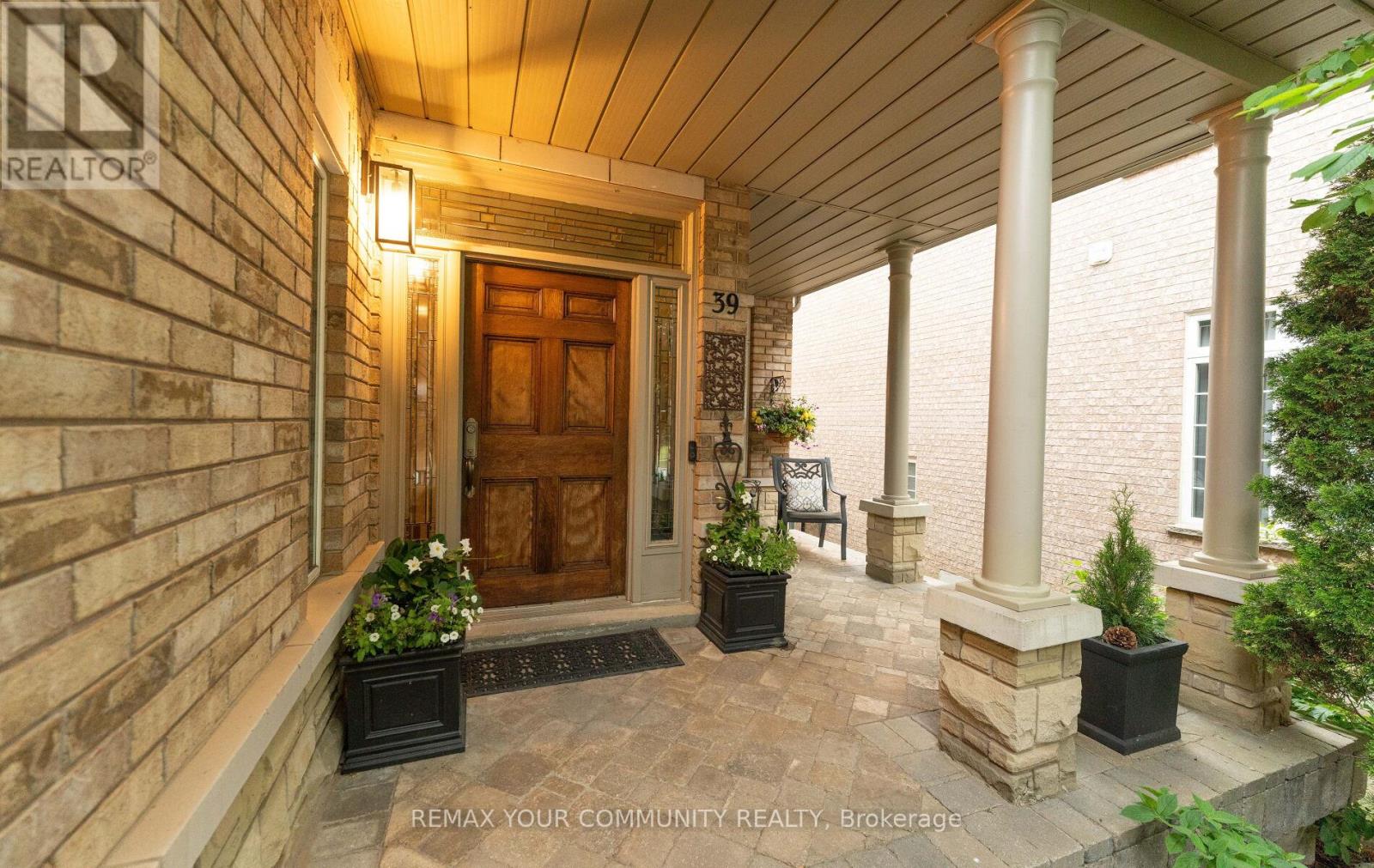 39 Raintree Crescent, Richmond Hill, Ontario L4E 3T6 - Photo 3 - N13458144
