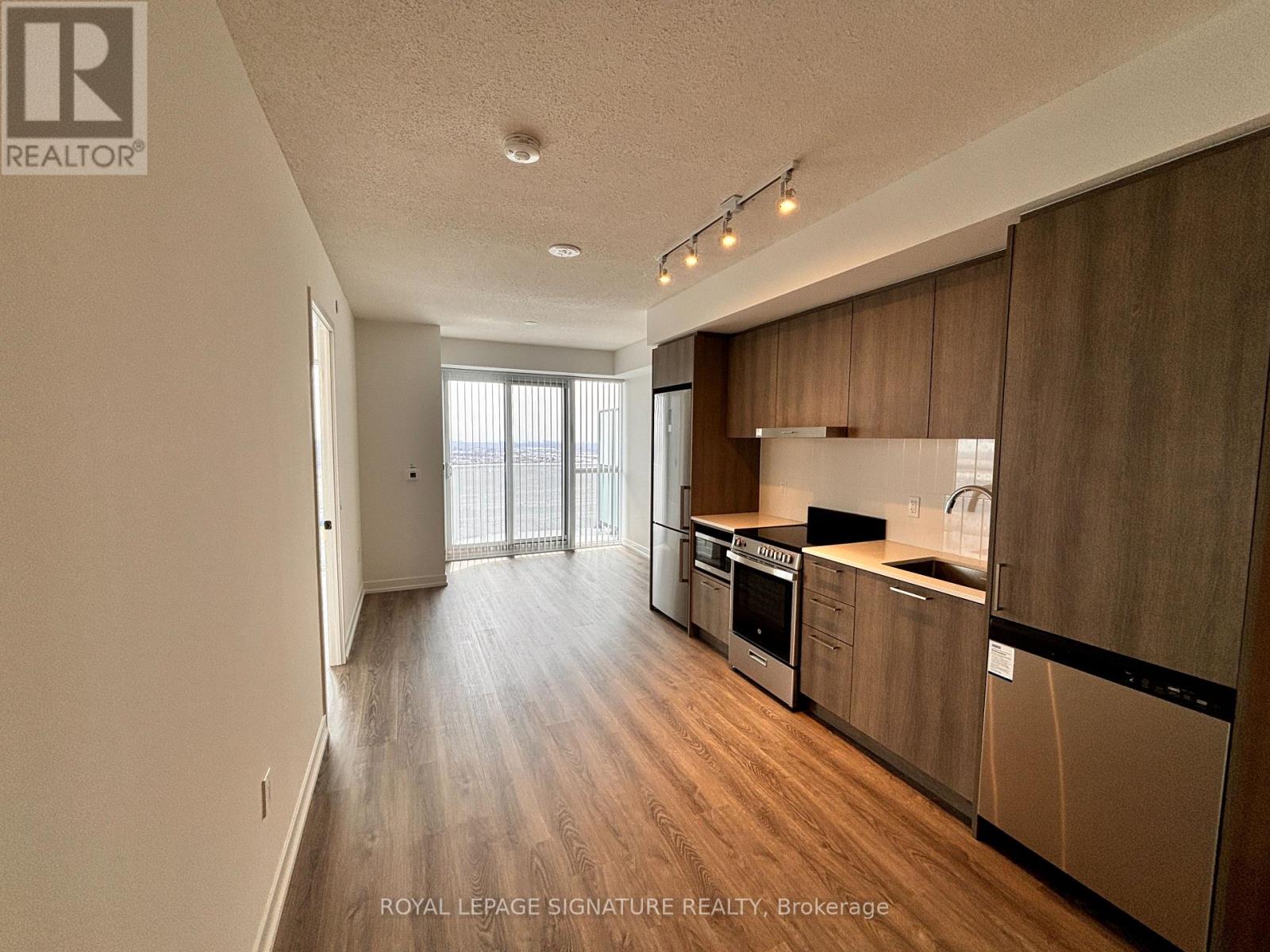 195 COMMERCE STREET, Vaughan, Ontario