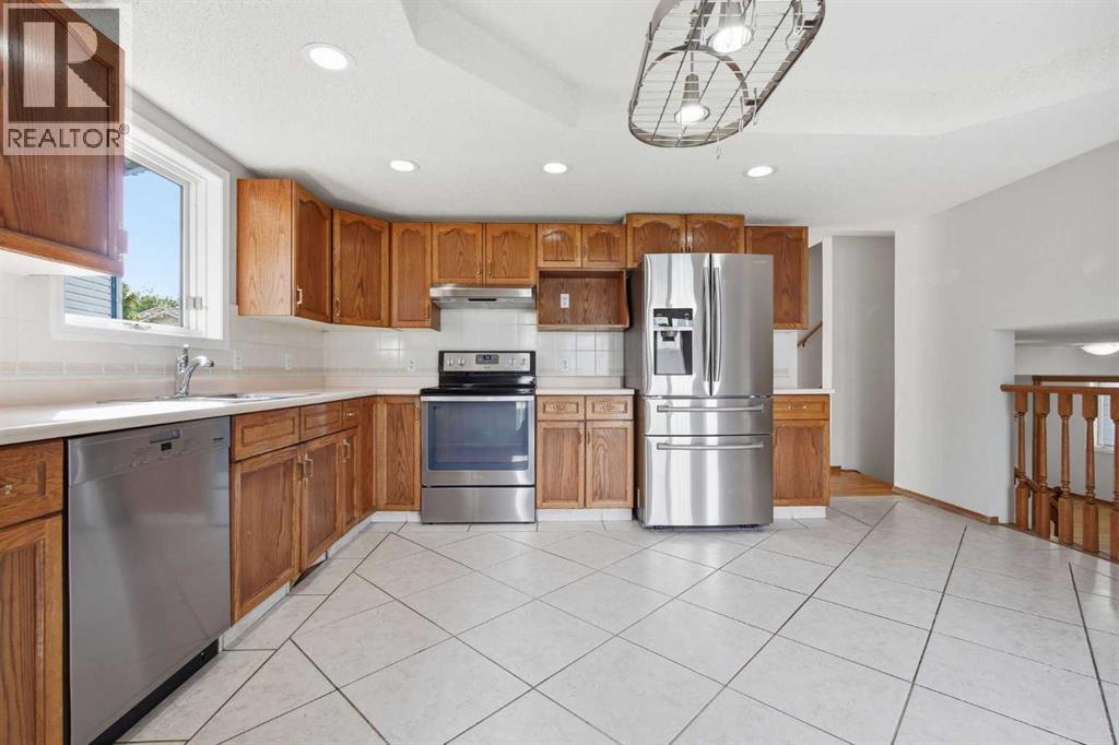 201 Sierra Morena Circle SW, Calgary, Alberta  T3H 2W8 - Photo 12 - A2321592
