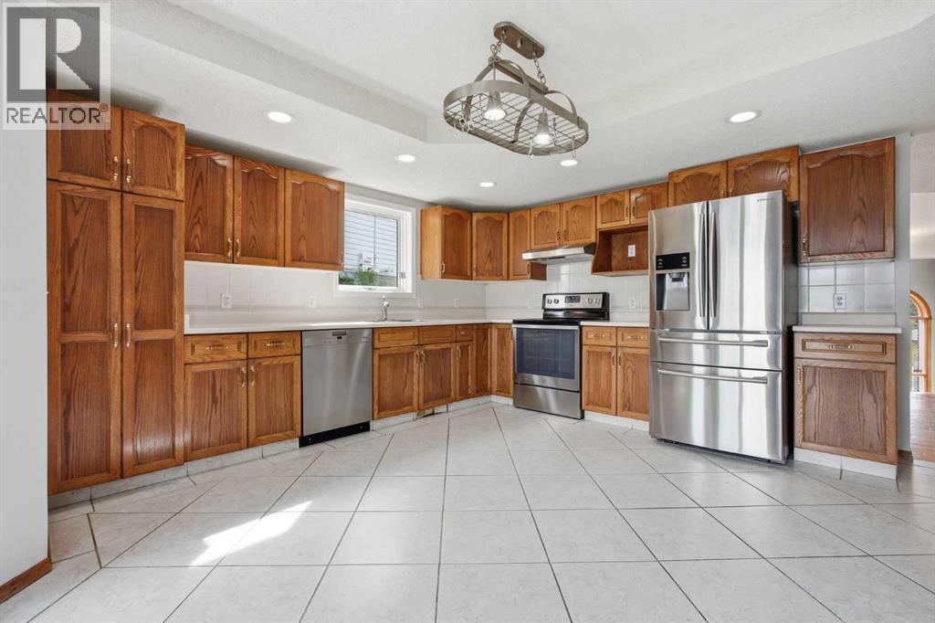 201 Sierra Morena Circle SW, Calgary, Alberta  T3H 2W8 - Photo 11 - A2321592