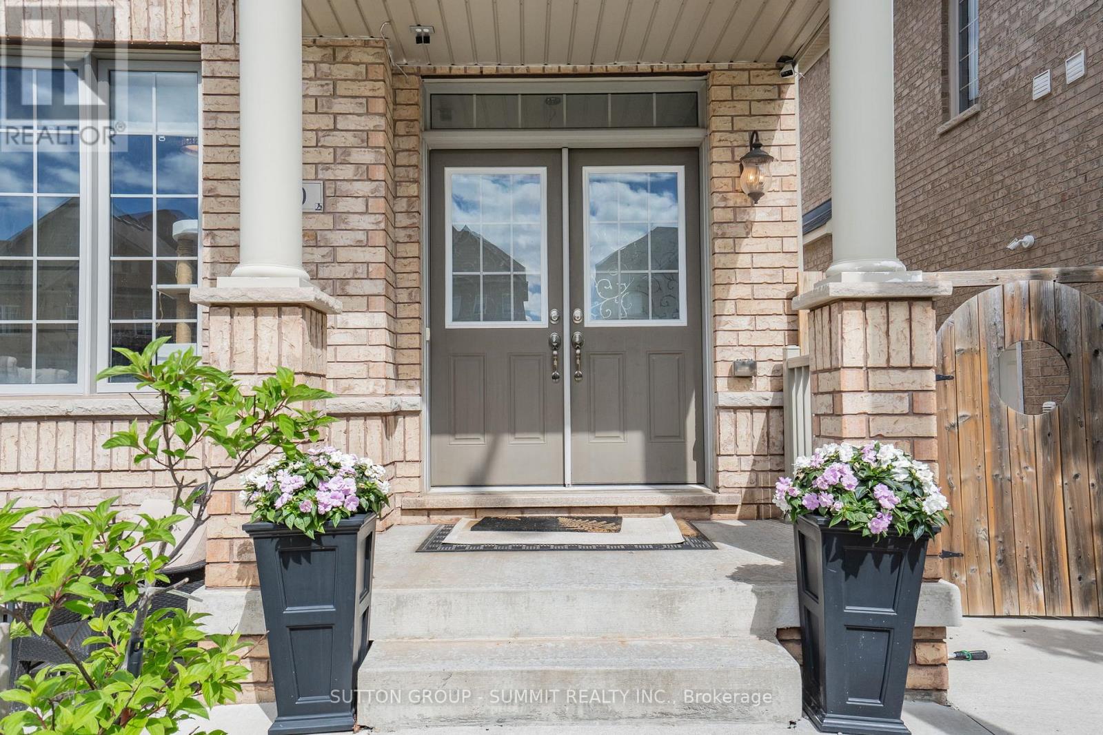 50 Bonnie Braes Drive, Brampton, Ontario  L6Y 0G8 - Photo 2 - W13458174