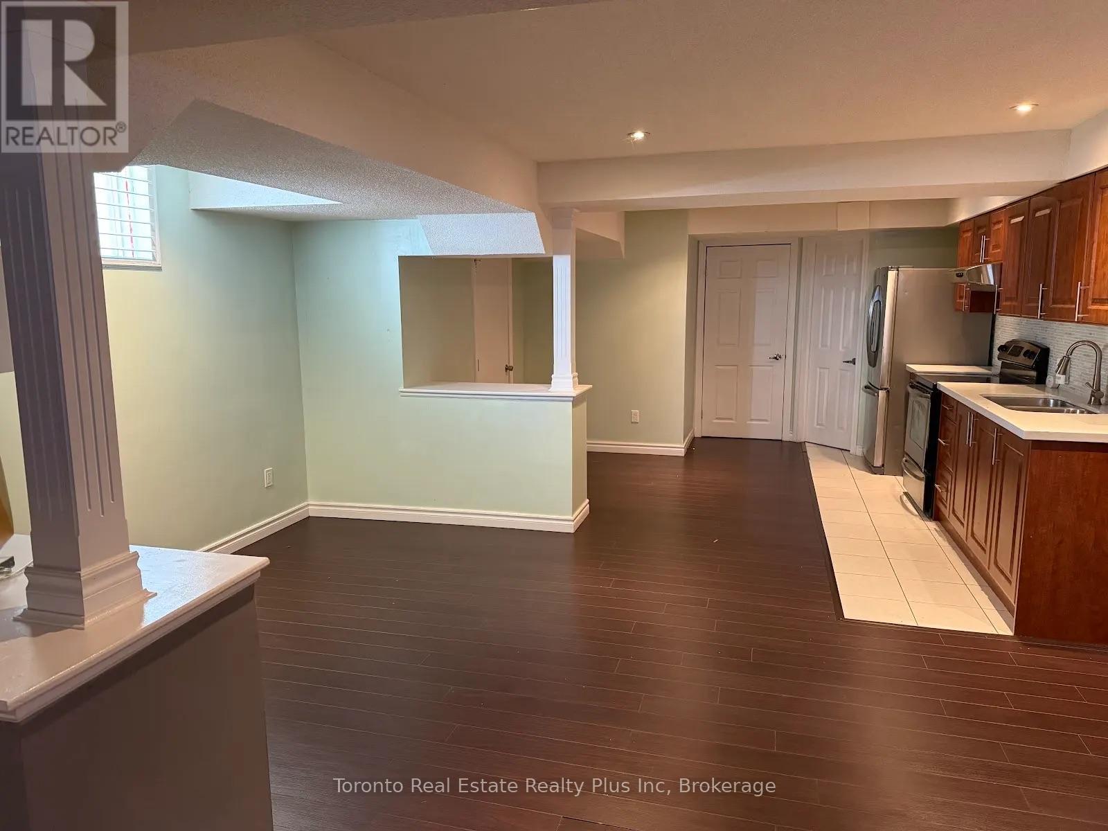 Bsmt - 4 Paddington Road, Brampton, Ontario L6P 2B3 - Photo 3 - W13458254