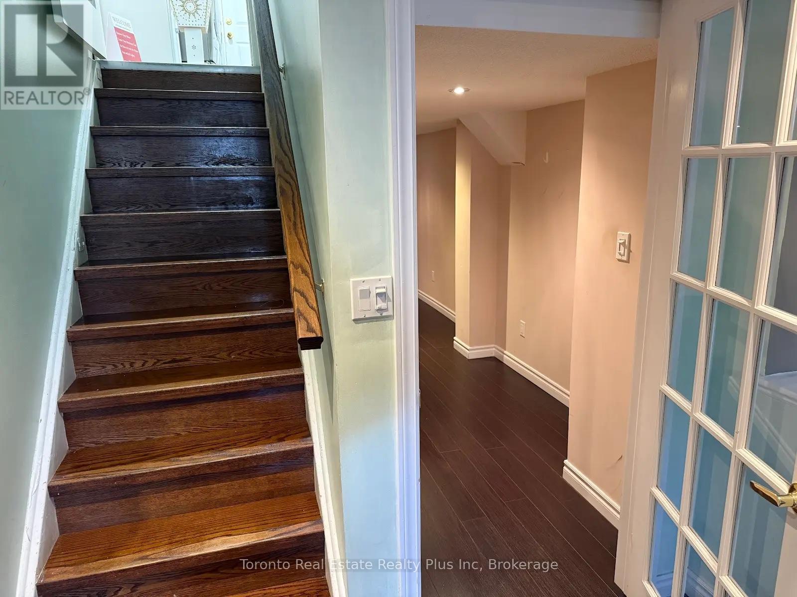 Bsmt - 4 Paddington Road, Brampton, Ontario L6P 2B3 - Photo 4 - W13458254
