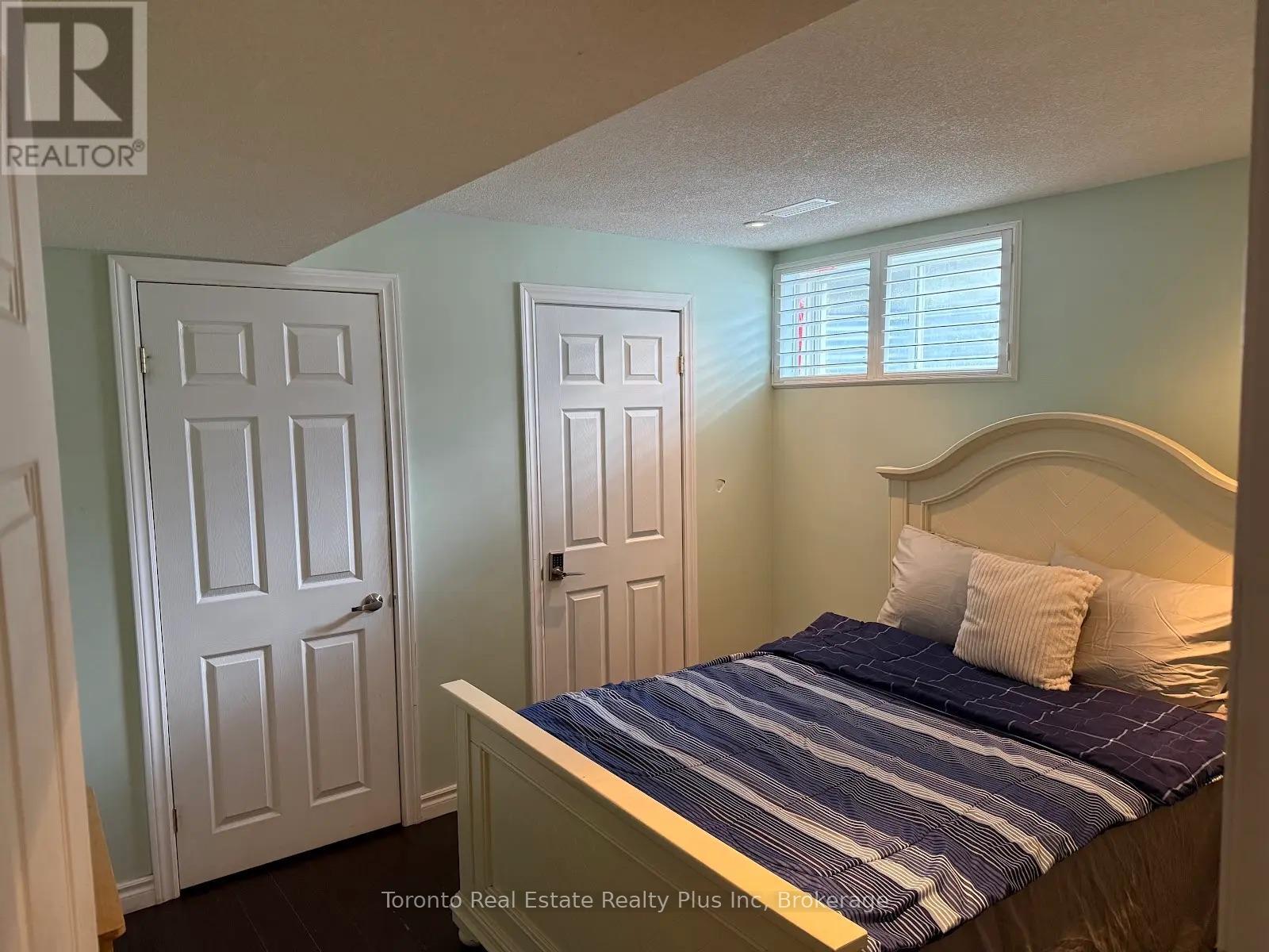 Bsmt - 4 Paddington Road, Brampton, Ontario L6P 2B3 - Photo 7 - W13458254