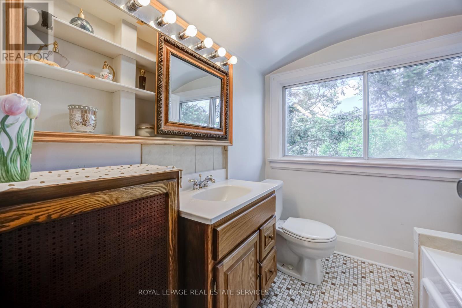 51 Halford Avenue, Toronto, Ontario  M6S 4E9 - Photo 34 - W13458368