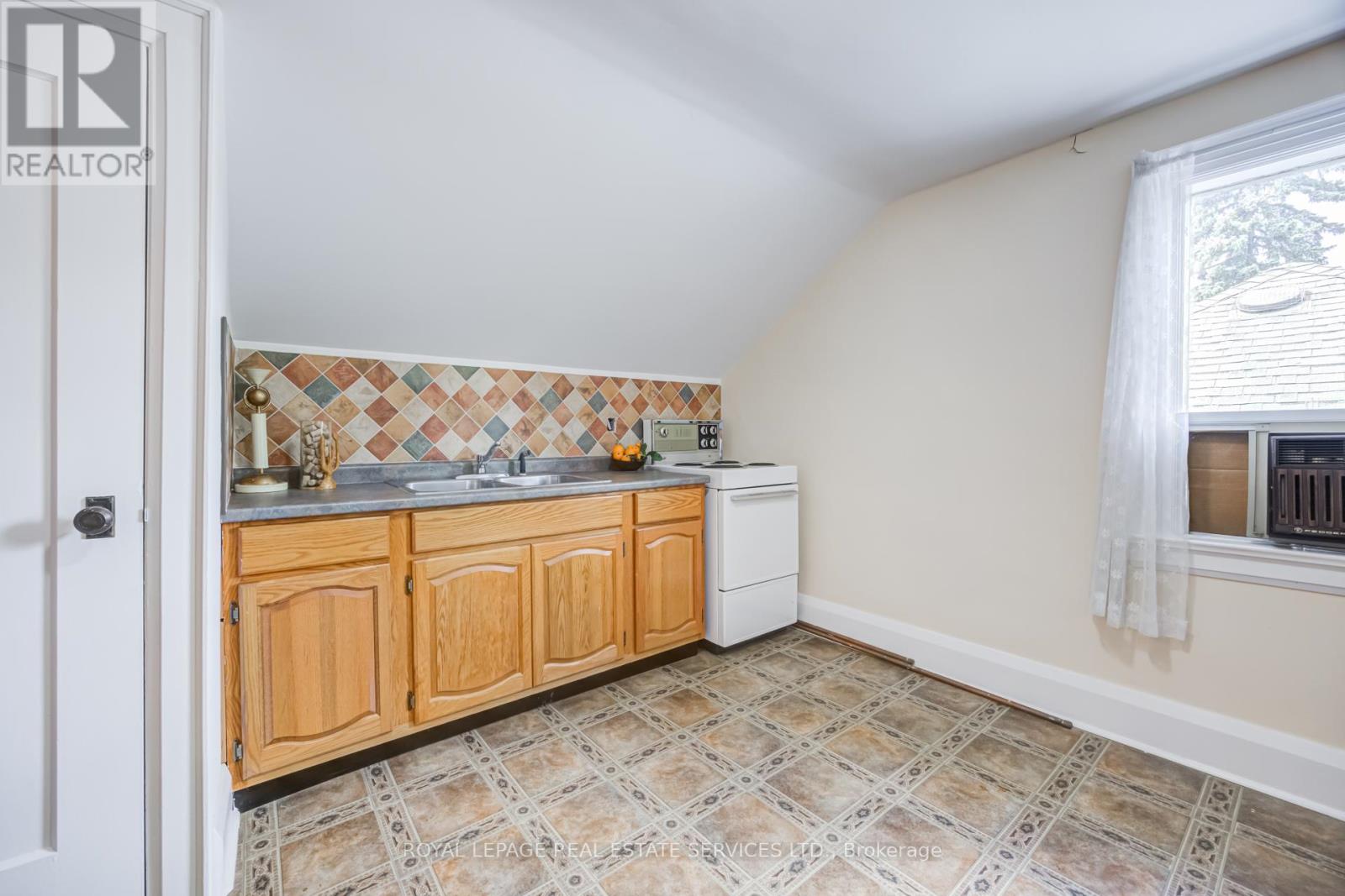 51 Halford Avenue, Toronto, Ontario  M6S 4E9 - Photo 37 - W13458368