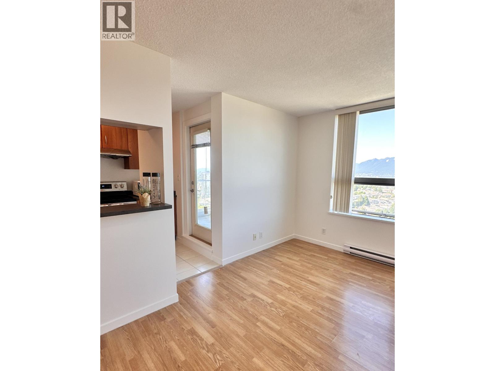 2409 3663 Crowley Drive, Vancouver, British Columbia  V5R 6H4 - Photo 4 - R3089375