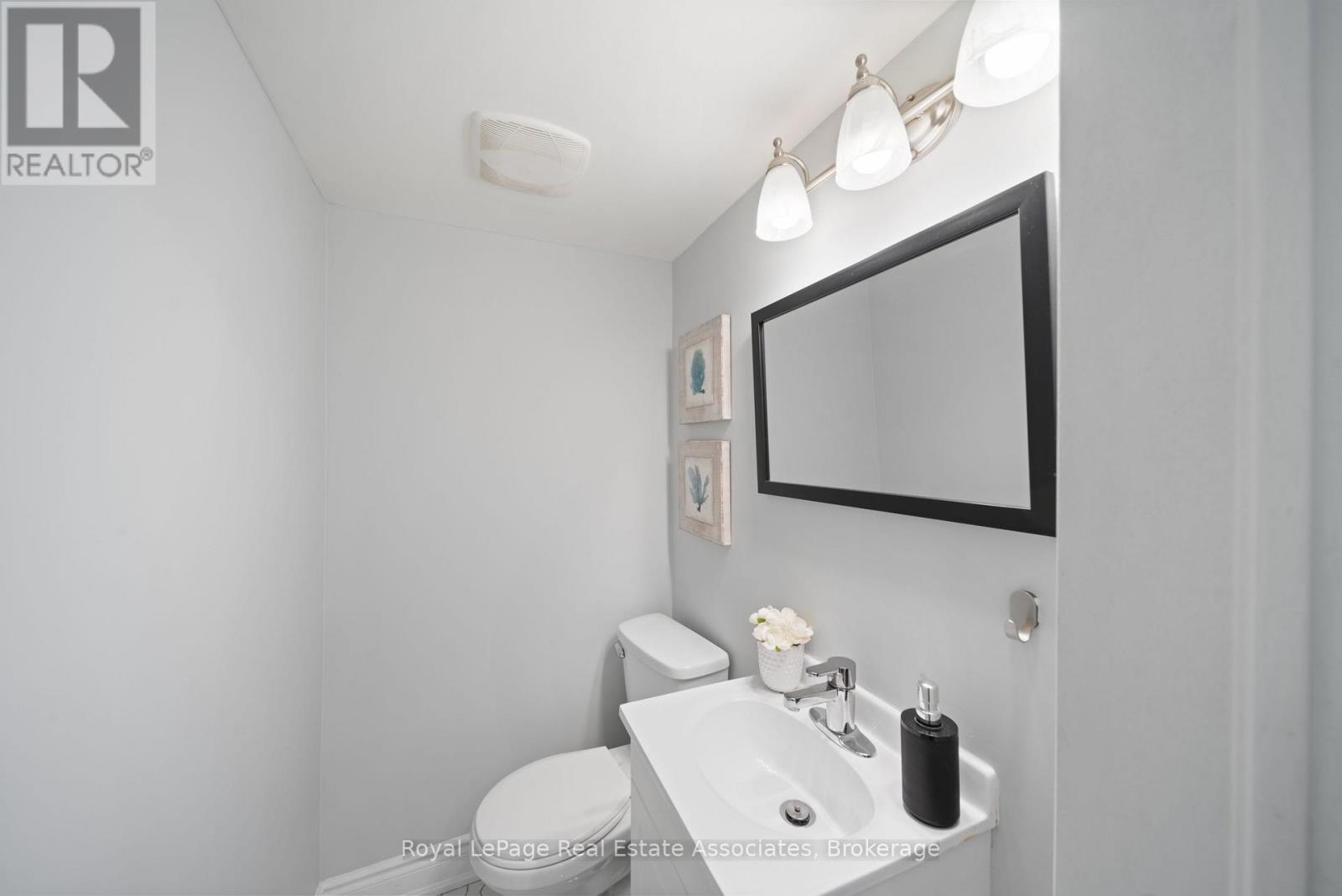 Upper - 305 Weir Street N, Hamilton, Ontario  L8H 5G4 - Photo 11 - X13458276
