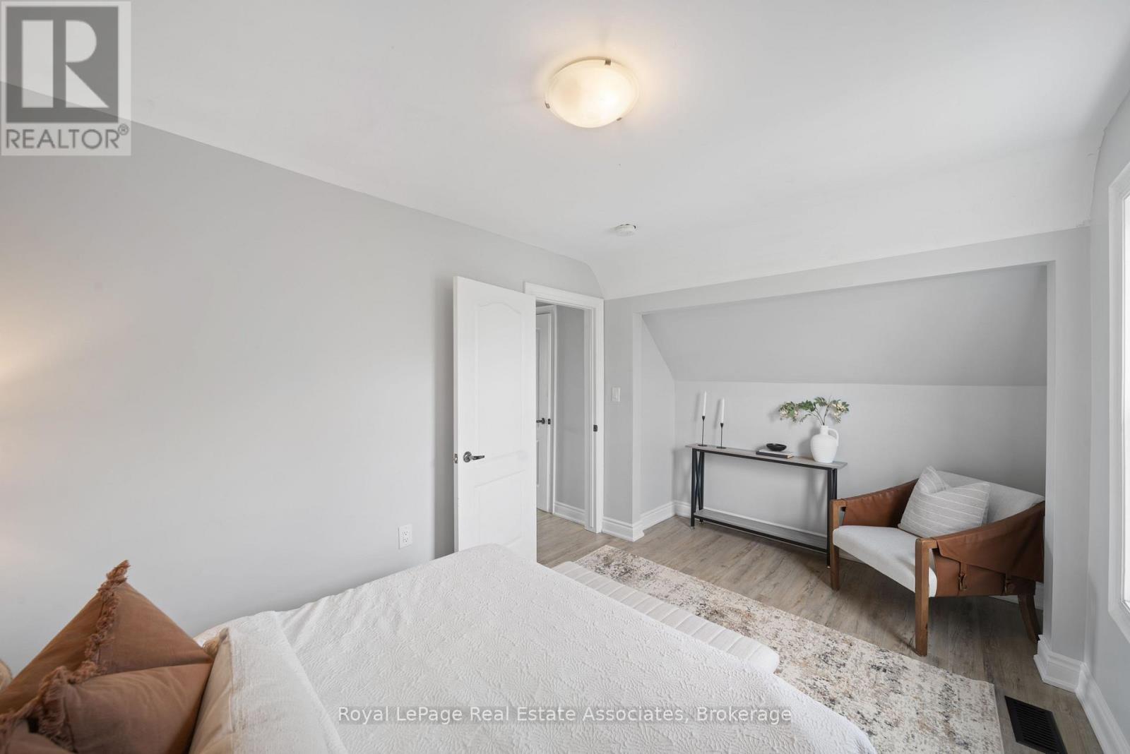 Upper - 305 Weir Street N, Hamilton, Ontario  L8H 5G4 - Photo 13 - X13458276