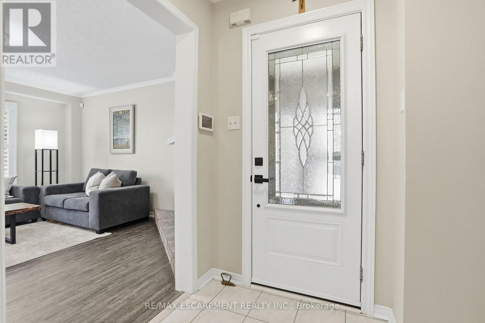 174 Fellowes Crescent, Hamilton, Ontario L8B 0M9 - Photo 4 - X13458298