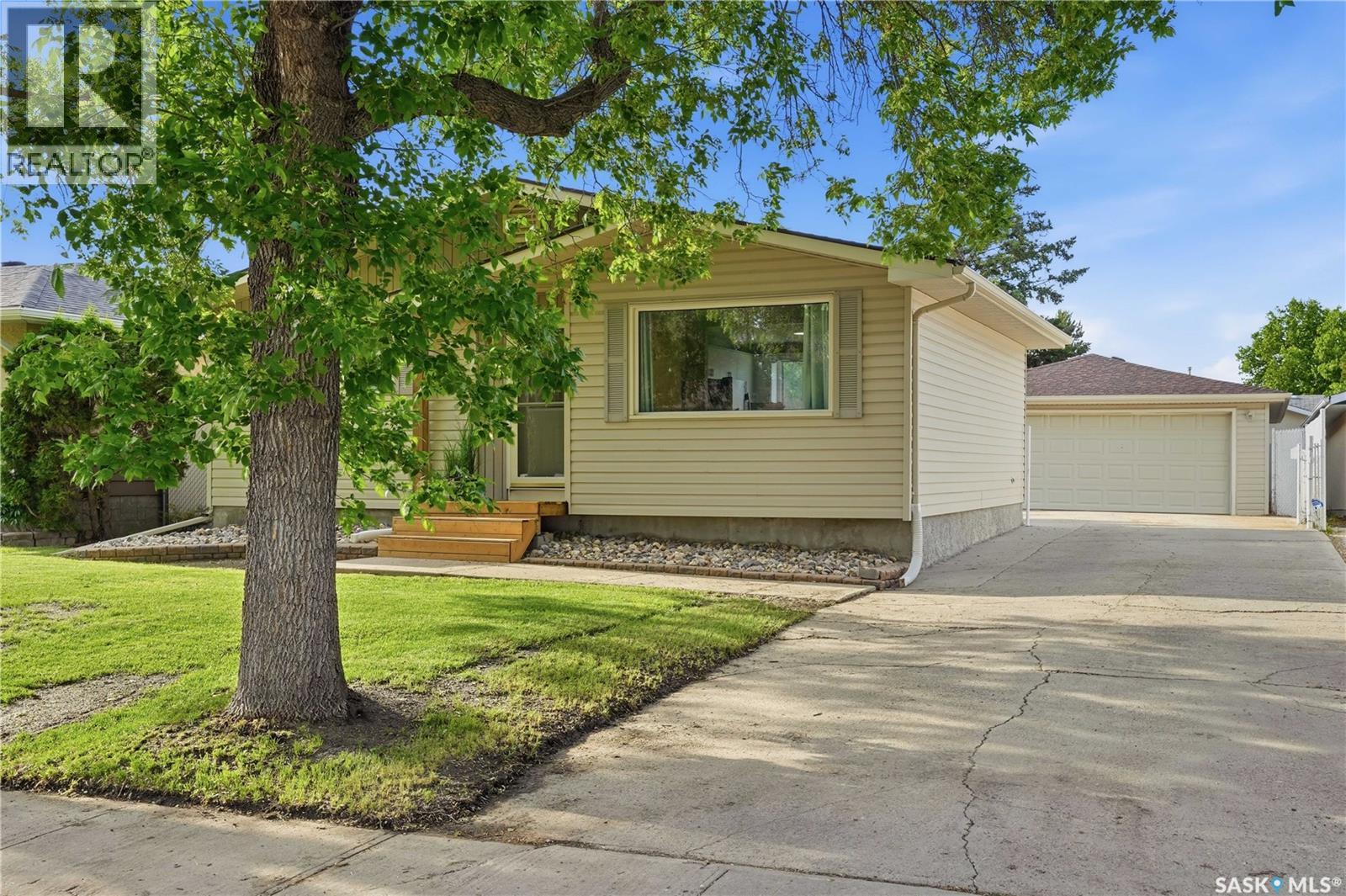 30 Straub Crescent, Regina, Saskatchewan  S4T 6S6 - Photo 1 - SK039645