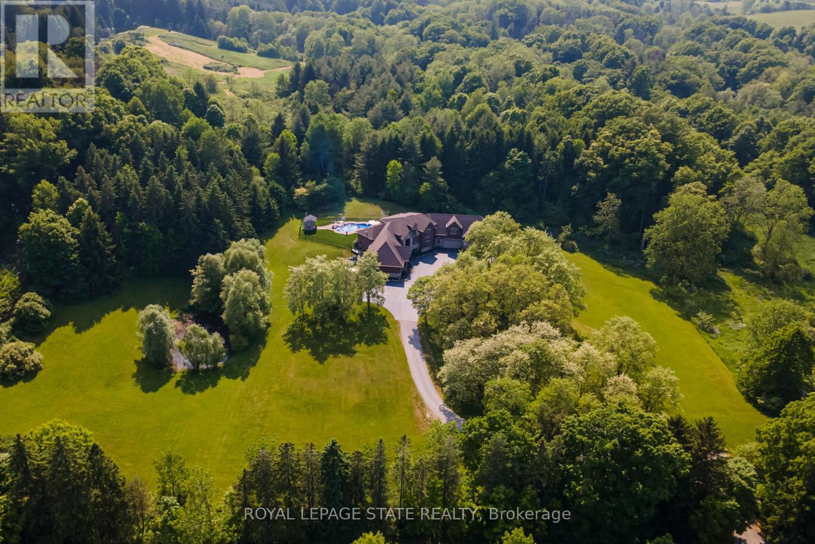 814 BINKLEY ROAD, Hamilton, Ontario