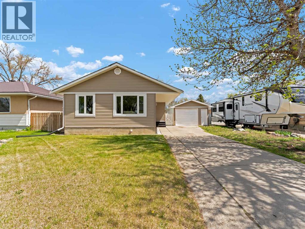 166 Mitchell Crescent Nw, Medicine Hat, Alberta  T1A 6V4 - Photo 1 - A2311725