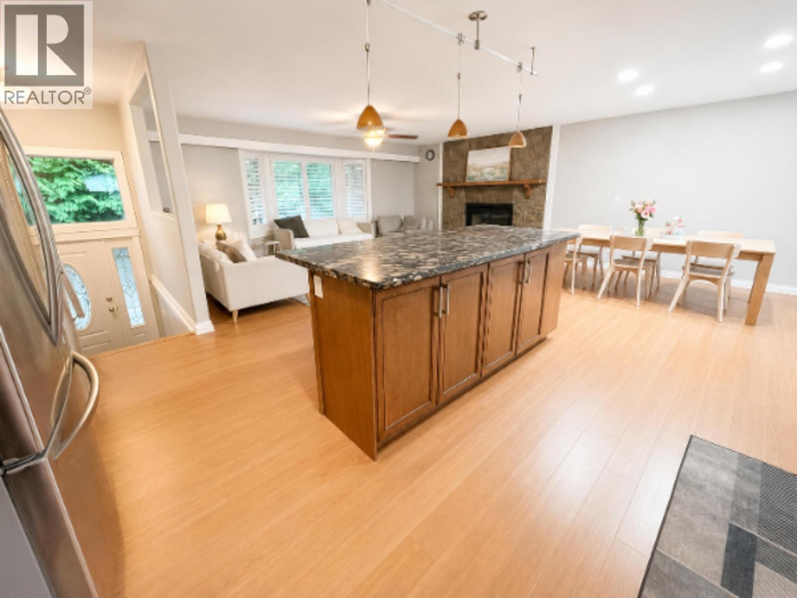 3370 Viewmount Drive, Port Moody, British Columbia  V3H 2M1 - Photo 6 - R3136063