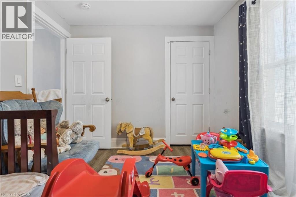 26 Vine Street S, St. Catharines, Ontario  L2R 3X8 - Photo 10 - 40840505