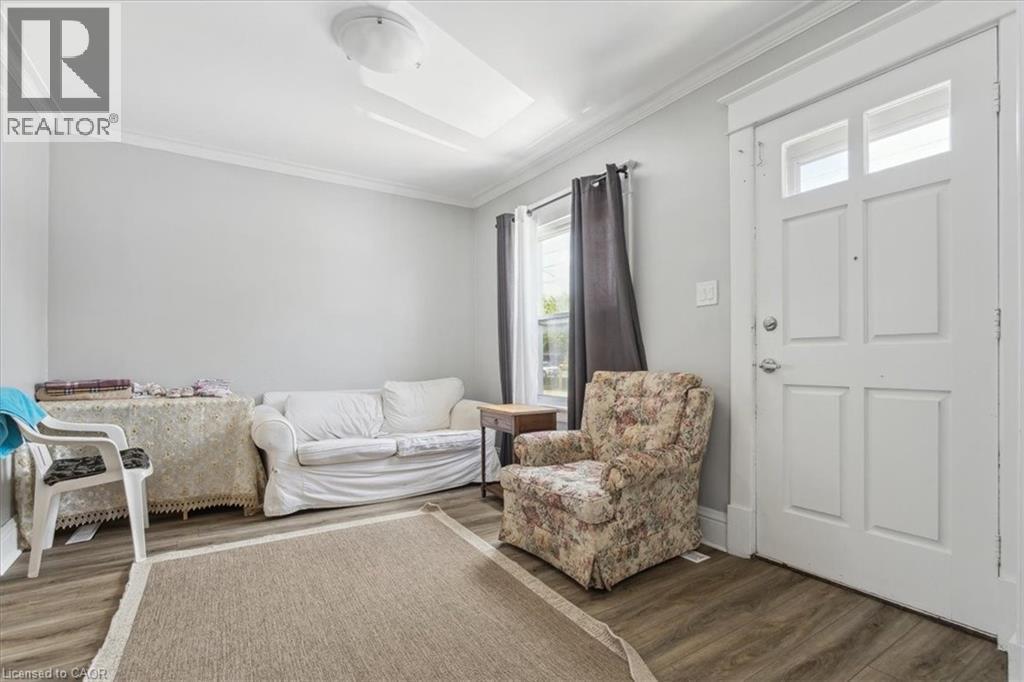 26 Vine Street S, St. Catharines, Ontario  L2R 3X8 - Photo 4 - 40840505