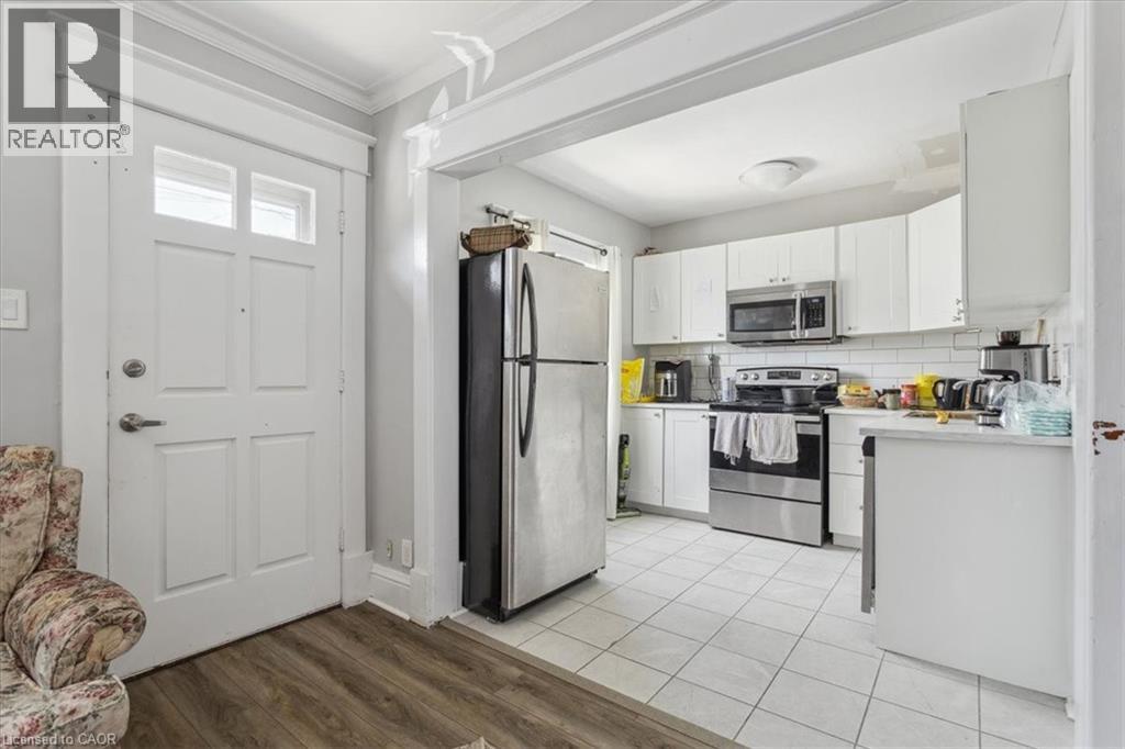 26 Vine Street S, St. Catharines, Ontario  L2R 3X8 - Photo 5 - 40840505