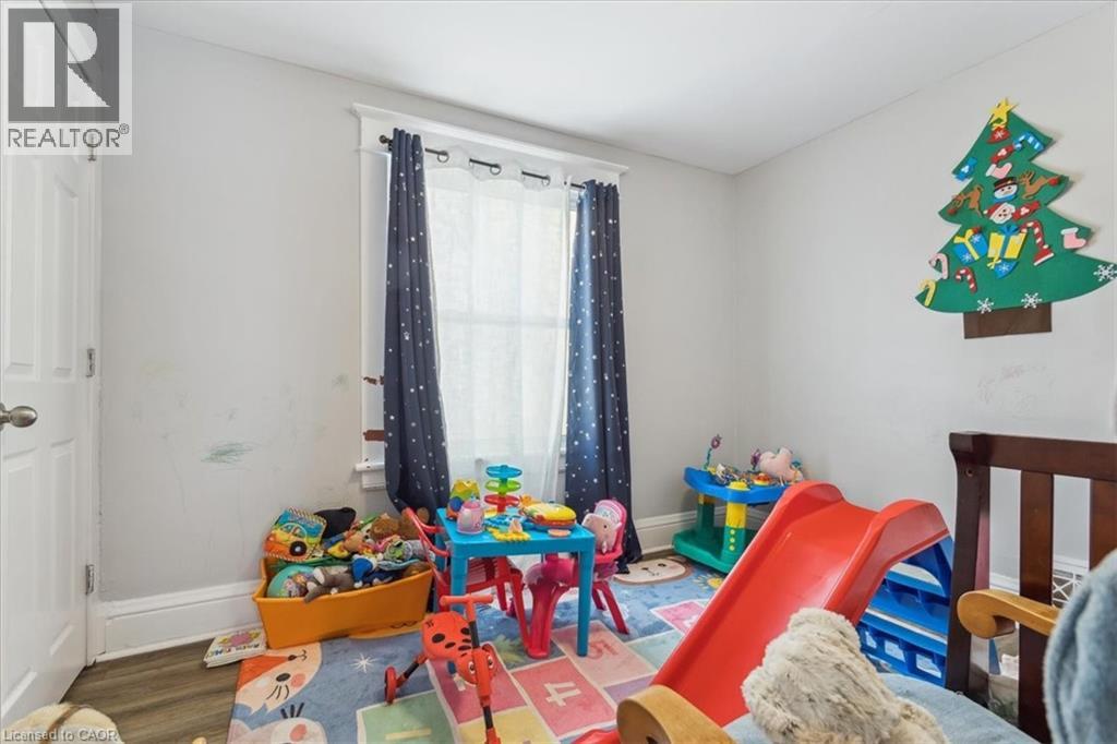 26 Vine Street S, St. Catharines, Ontario  L2R 3X8 - Photo 9 - 40840505